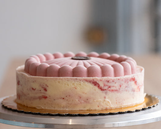 Sweet Berry Cake 8"